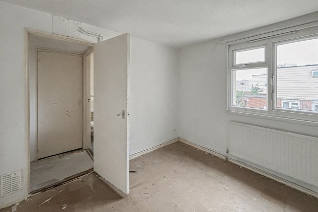 16 Woodstock Walk, Bradford, West Yorkshire, BD5 0TD 8