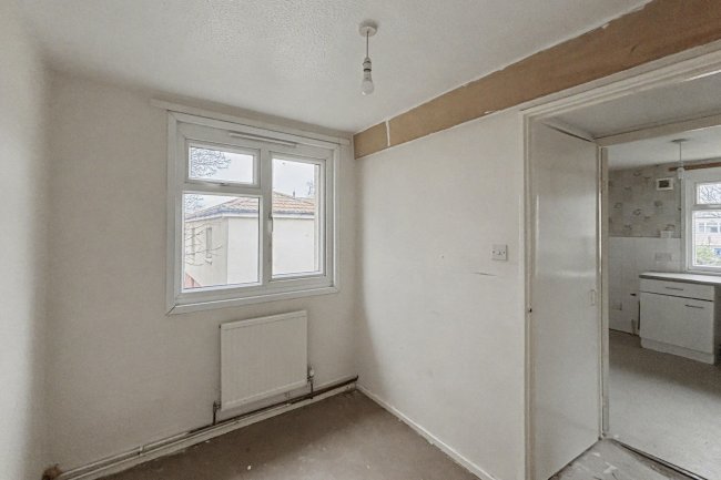 16 Woodstock Walk, Bradford, West Yorkshire, BD5 0TD 8