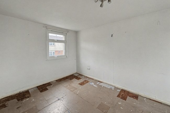 16 Woodstock Walk, Bradford, West Yorkshire, BD5 0TD 8