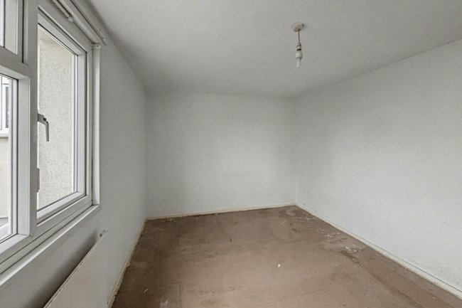 16 Woodstock Walk, Bradford, West Yorkshire, BD5 0TD 8