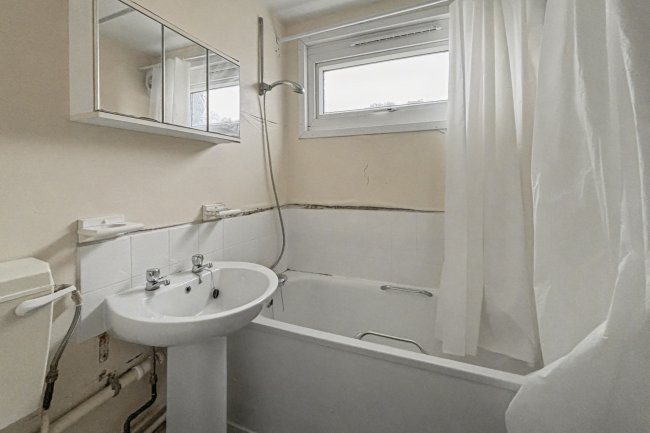 16 Woodstock Walk, Bradford, West Yorkshire, BD5 0TD 8