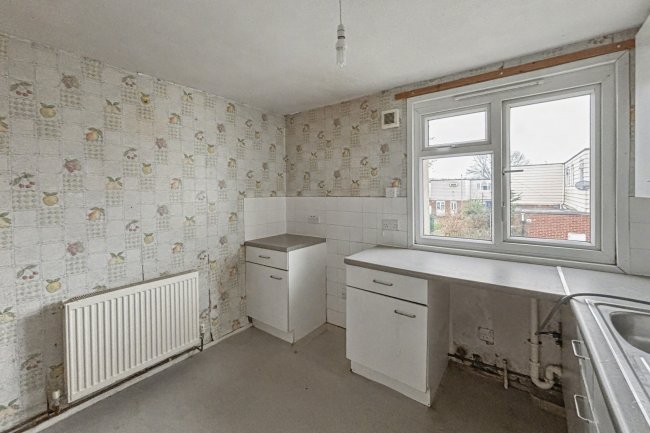 16 Woodstock Walk, Bradford, West Yorkshire, BD5 0TD 8