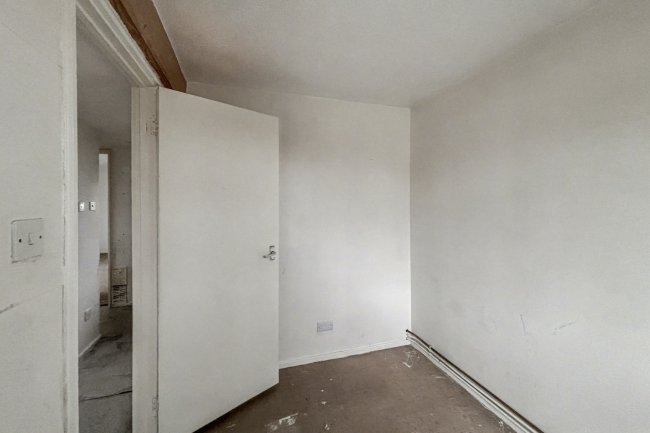 16 Woodstock Walk, Bradford, West Yorkshire, BD5 0TD 8