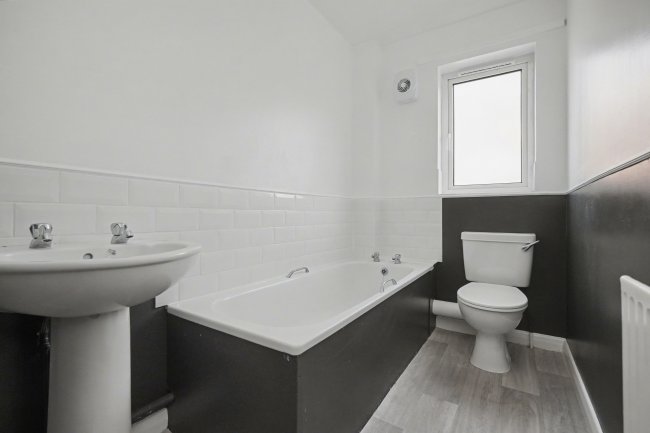 20 Sandalwood Close, Mansfield, Nottinghamshire, NG18 3SL 5