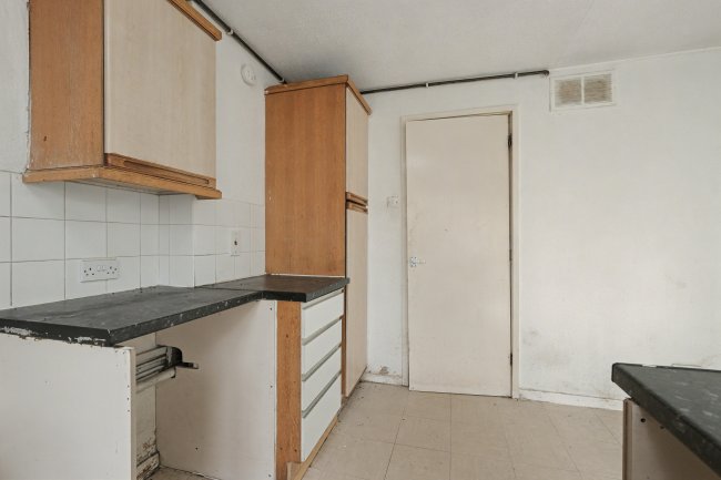 240 Beadlemead, Netherfield, Milton Keynes, Buckinghamshire, MK6 4JA 8