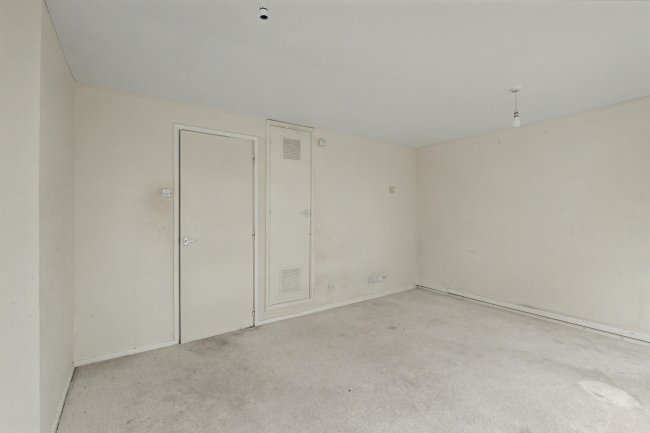 240 Beadlemead, Netherfield, Milton Keynes, Buckinghamshire, MK6 4JA 8