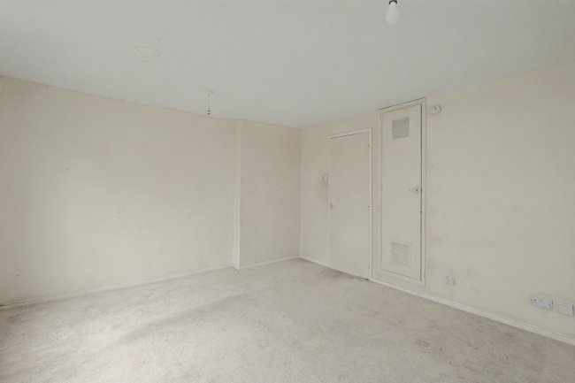 240 Beadlemead, Netherfield, Milton Keynes, Buckinghamshire, MK6 4JA 8