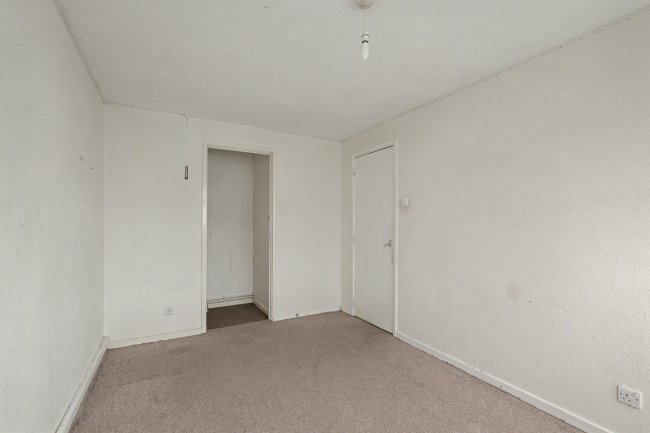 240 Beadlemead, Netherfield, Milton Keynes, Buckinghamshire, MK6 4JA 8