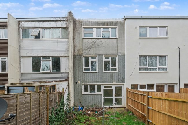 240 Beadlemead, Netherfield, Milton Keynes, Buckinghamshire, MK6 4JA 8