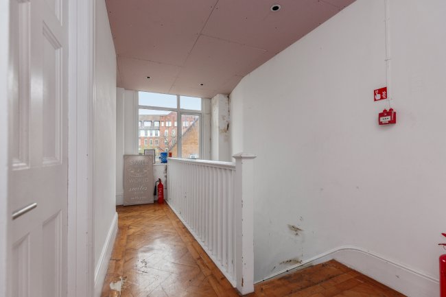 109 Roman Way, London N7 8UR 7