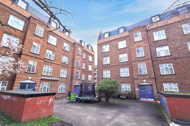 27 Cazenove Mansions, Cazenove Road, Stamford Hill, London, N16 6AR 3