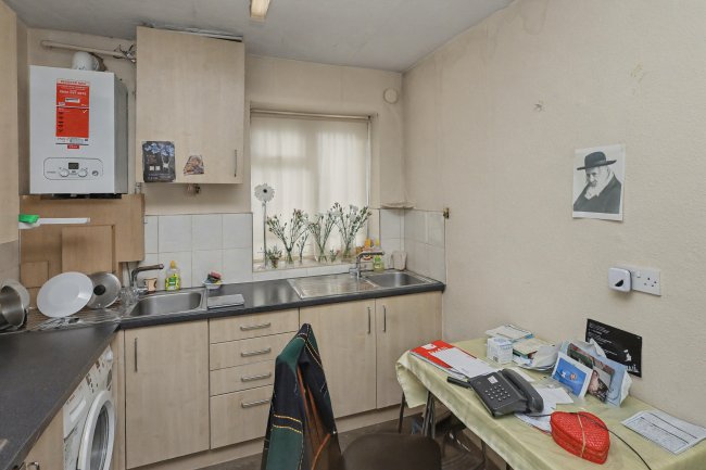 27 Cazenove Mansions, Cazenove Road, Stamford Hill, London, N16 6AR 3