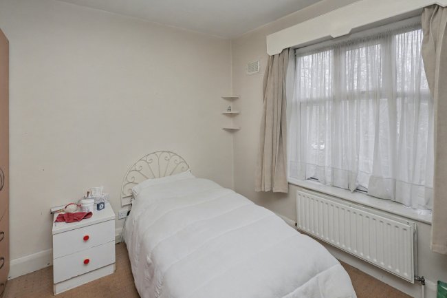 27 Cazenove Mansions, Cazenove Road, Stamford Hill, London, N16 6AR 3