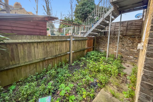 76A Lavender Sweep, London SW11 1HD 3