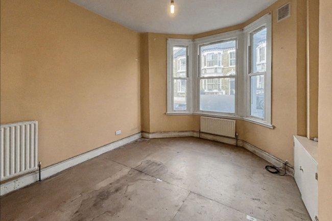 76A Lavender Sweep, London SW11 1HD 3