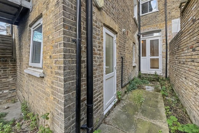 76A Lavender Sweep, London SW11 1HD 3