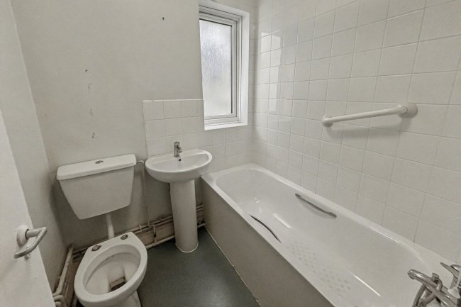 76A Lavender Sweep, London SW11 1HD 3