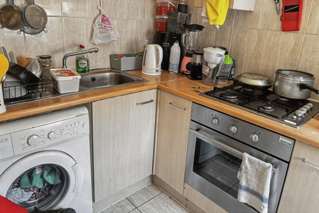 37 Carlyle Road, Birmingham B16 9BH 7