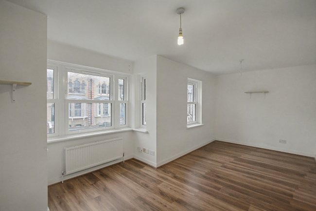 58C Bouverie Road, Hackney, London, Greater London, N16 0AJ 4