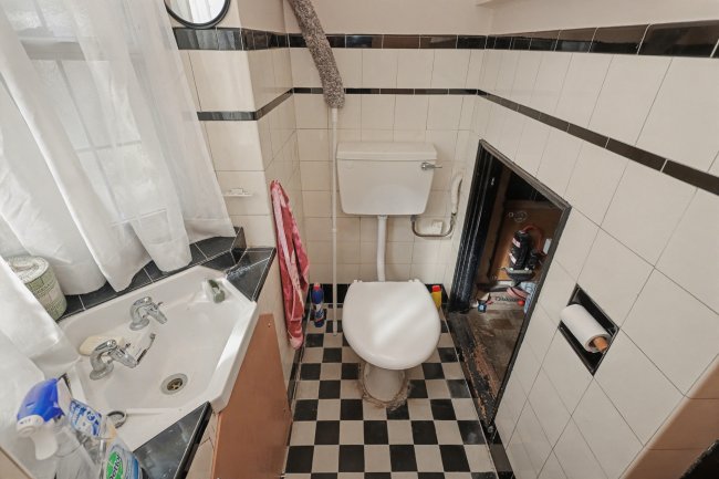48 Clay Hill, Enfield, EN2 9AW 5