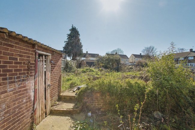 93 Saint Gregory’s Crescent, Gravesend, Kent, DA12 4JR 6