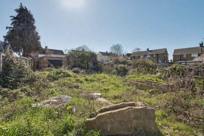 93 Saint Gregory’s Crescent, Gravesend, Kent, DA12 4JR 6
