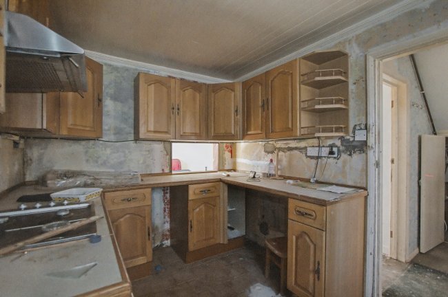 93 Saint Gregory’s Crescent, Gravesend, Kent, DA12 4JR 6