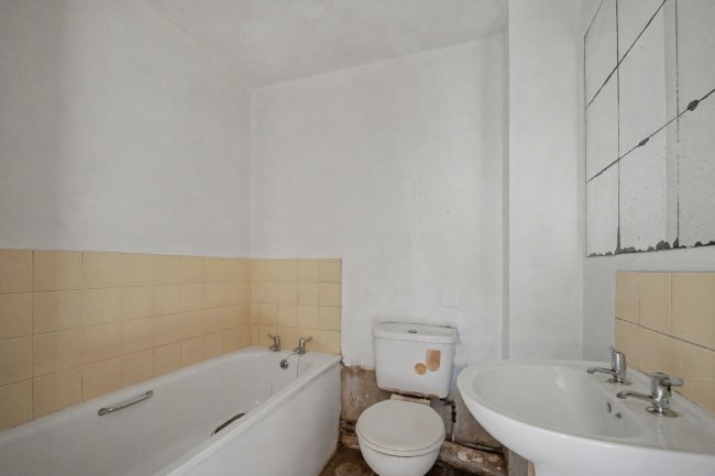 Flat 1 Gurdons, Chawton Park Road, Alton, GU34 1RF 5