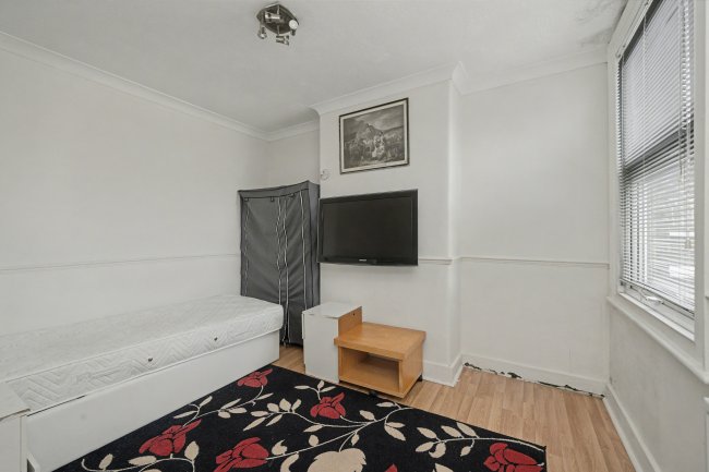 26a The Parade, Claygate, Surrey, KT10 0NU 10