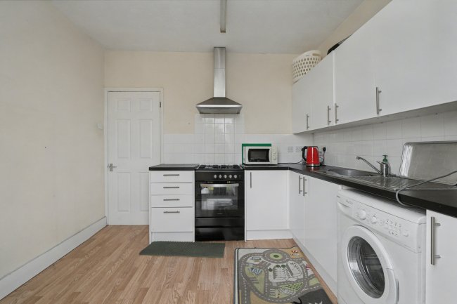 26a The Parade, Claygate, Surrey, KT10 0NU 10