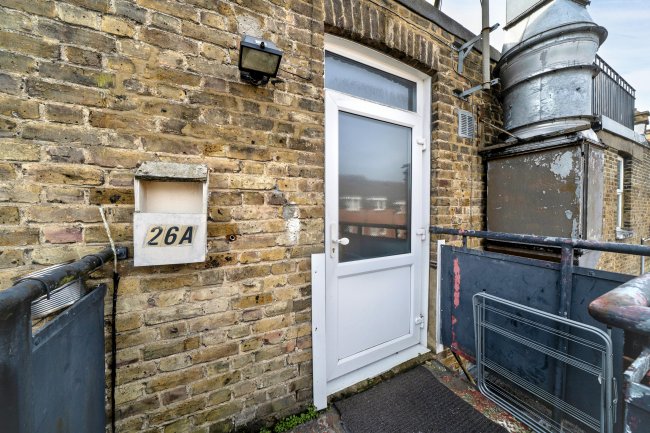 26a The Parade, Claygate, Surrey, KT10 0NU 10