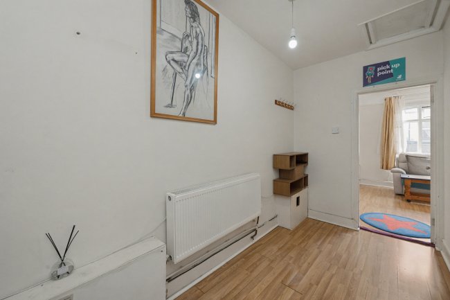 26a The Parade, Claygate, Surrey, KT10 0NU 10
