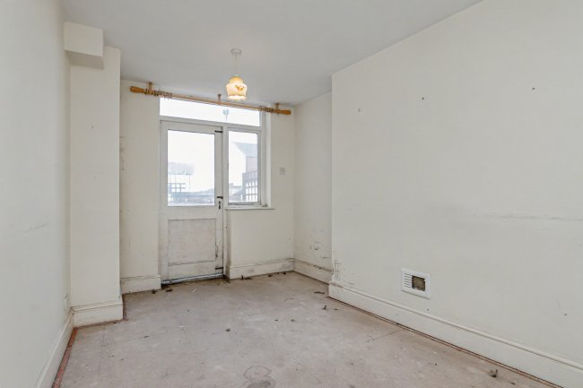 Flat 1, 2 Carshalton Road, Blackpool, FY1 2NR 3