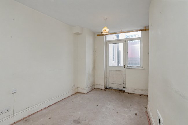 Flat 1, 2 Carshalton Road, Blackpool, FY1 2NR 3