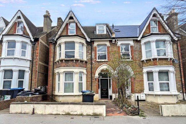 11a Oliver Avenue, South Norwood, London, SE25 6TY 4