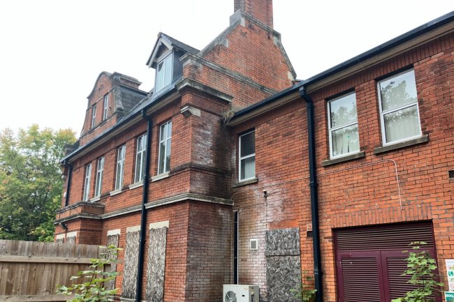 Blandford House & Blandford Cottage North, Vale Croft Woods, Shoe Lane, Farnborough, Hampshire, GU11 2HE 3