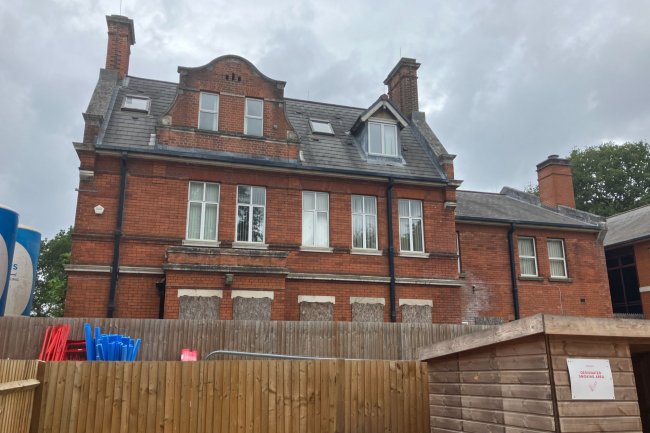 Blandford House & Blandford Cottage North, Vale Croft Woods, Shoe Lane, Farnborough, Hampshire, GU11 2HE 3