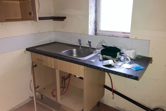 Vine Cottage, Vale Croft Woods, Shoe Lane, Farnborough, Hampshire, GU11 2HE 4