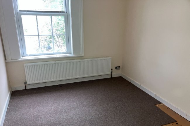 Vine Cottage, Vale Croft Woods, Shoe Lane, Farnborough, Hampshire, GU11 2HE 4