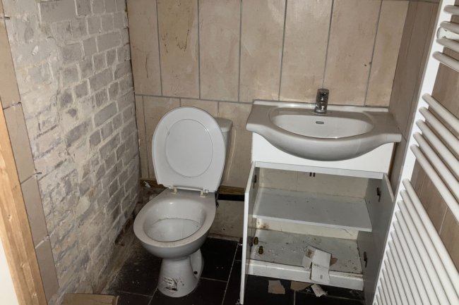 Vine Cottage, Vale Croft Woods, Shoe Lane, Farnborough, Hampshire, GU11 2HE 4