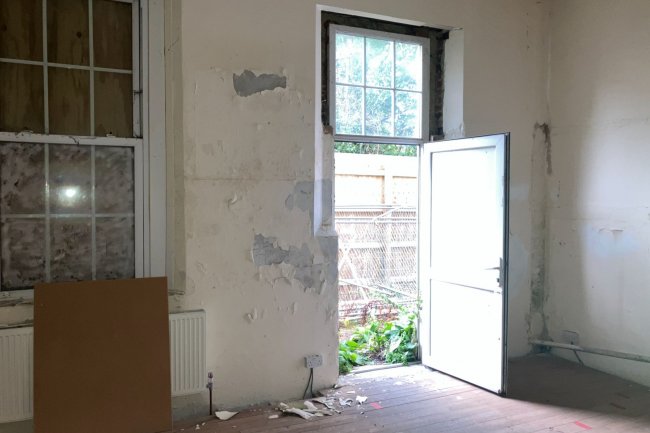 Vine Cottage, Vale Croft Woods, Shoe Lane, Farnborough, Hampshire, GU11 2HE 4