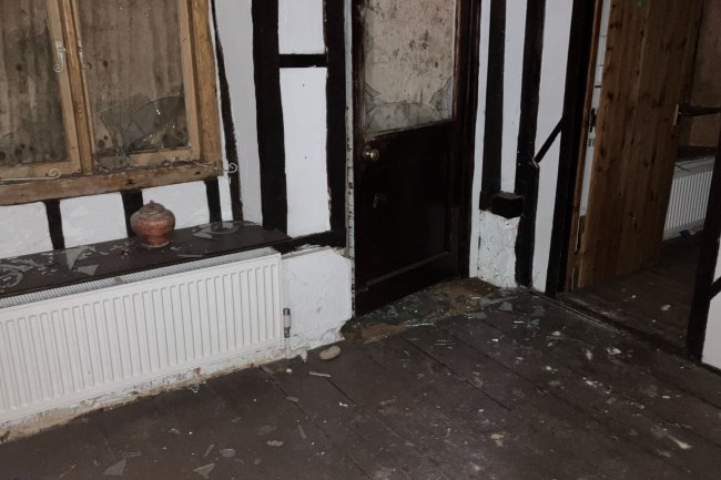 Blandford Cottage South, Vale Croft Woods, Shoe Lane, Farnborough, Hampshire, GU11 2HE 5