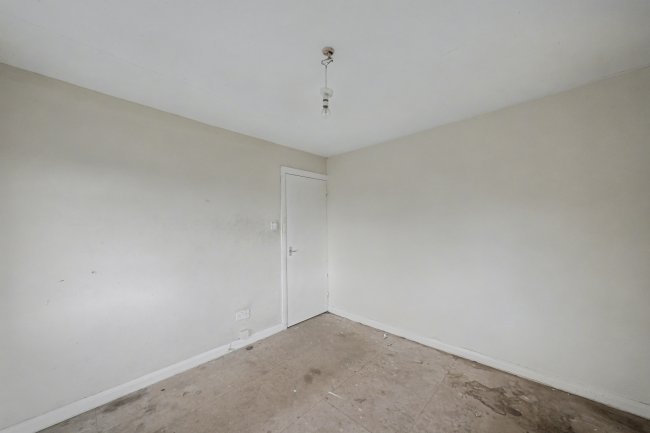 21 Buttercup Square, Stanwell, Staines-upon-Thames, TW19 7UD 9