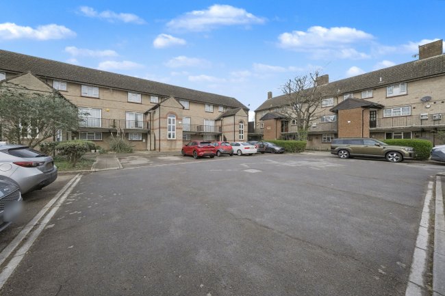 21 Buttercup Square, Stanwell, Staines-upon-Thames, TW19 7UD 9