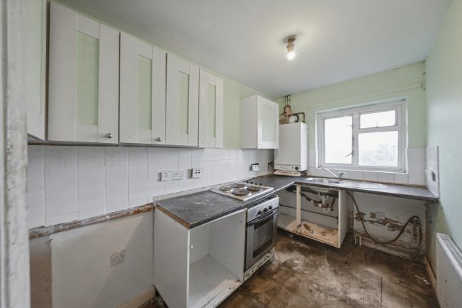 21 Buttercup Square, Stanwell, Staines-upon-Thames, TW19 7UD 9