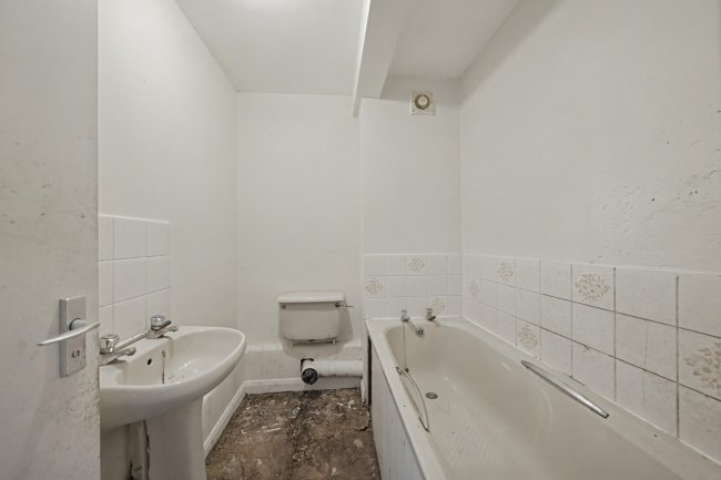 21 Buttercup Square, Stanwell, Staines-upon-Thames, TW19 7UD 9