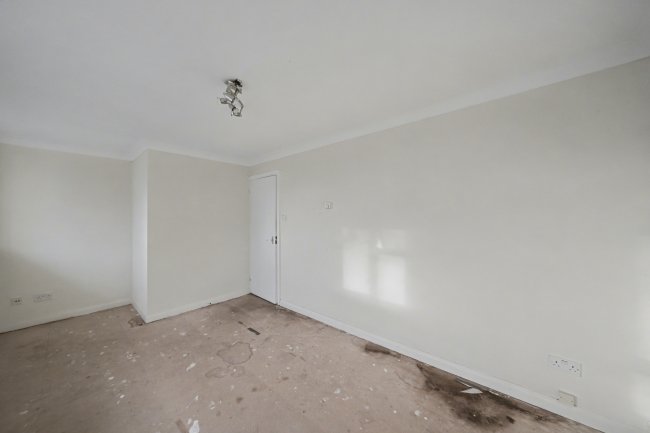 21 Buttercup Square, Stanwell, Staines-upon-Thames, TW19 7UD 9