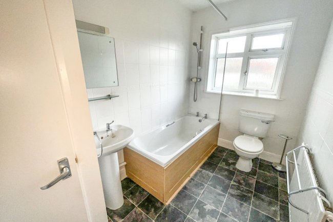 18 Kingshurst Drive, Paignton, Devon TQ3 2LT 3
