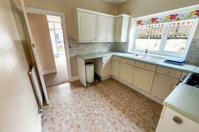18 Kingshurst Drive, Paignton, Devon TQ3 2LT 3