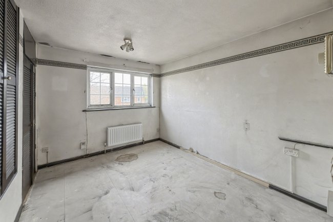 46 Pinewood Close, Borehamwood, Hertfordshire, WD6 5NW 1